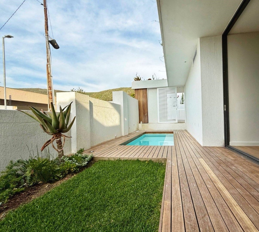 3 Bedroom Property for Sale in Fresnaye Western Cape
